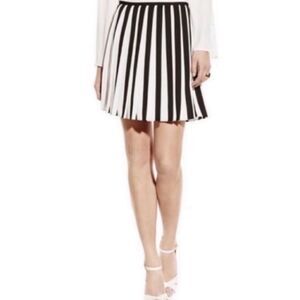🔹️Vince Camuto Black & White Pleated Skirt Size 12